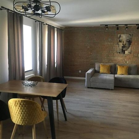 Дворівневі Апартаменти На Площі Ринок Lviv Luaran gambar